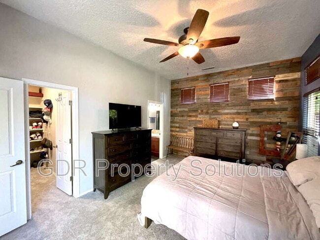 Building Photo - 13208 Pine Forest Pl NE