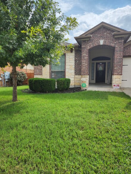 Building Photo - 5502 Red Pine Dr