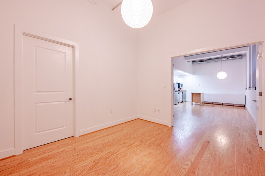 Building Photo - 916 G St NW