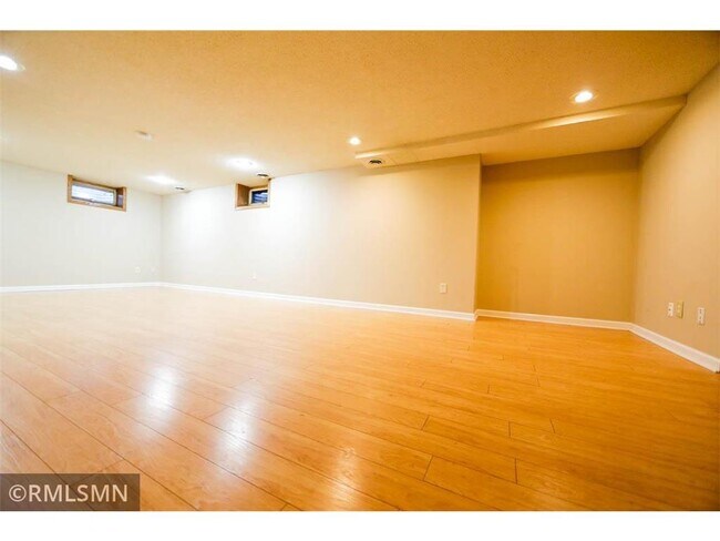 Building Photo - 13113 Irving Ave S