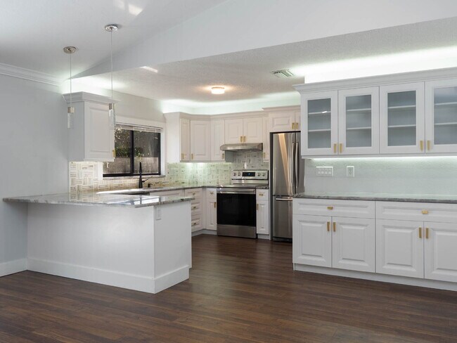 Building Photo - Country-Style Sarasota Living on a Full Acre - Pool Home with Oversized Workshop — Move-In Ready Now