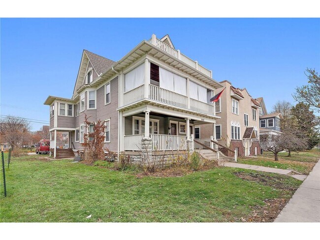 Building Photo - 2428 Chicago Ave