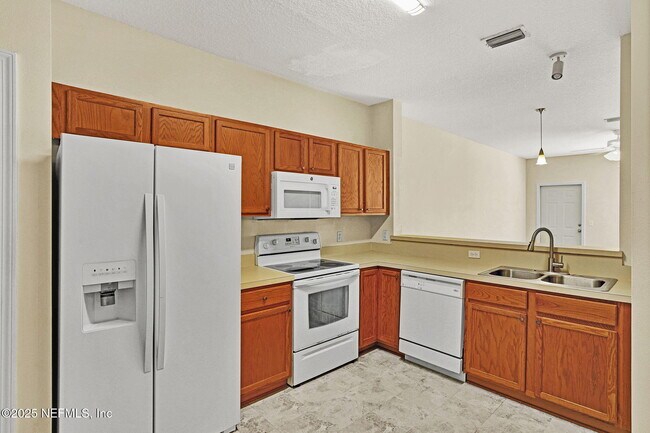 Building Photo - 1205 Southern Stream Ct