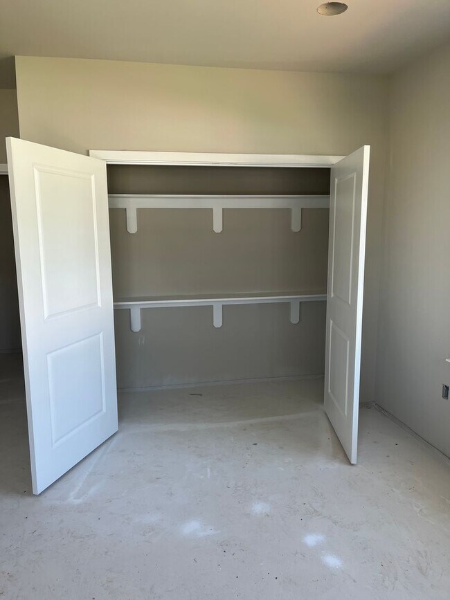 Building Photo - Salem Run Apartments Phase 2