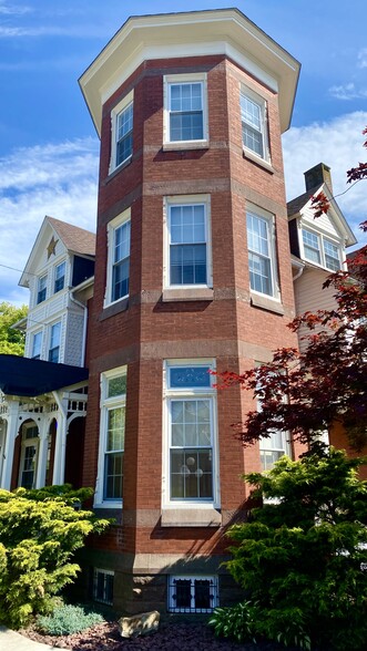 Building Photo - 302 E Market St