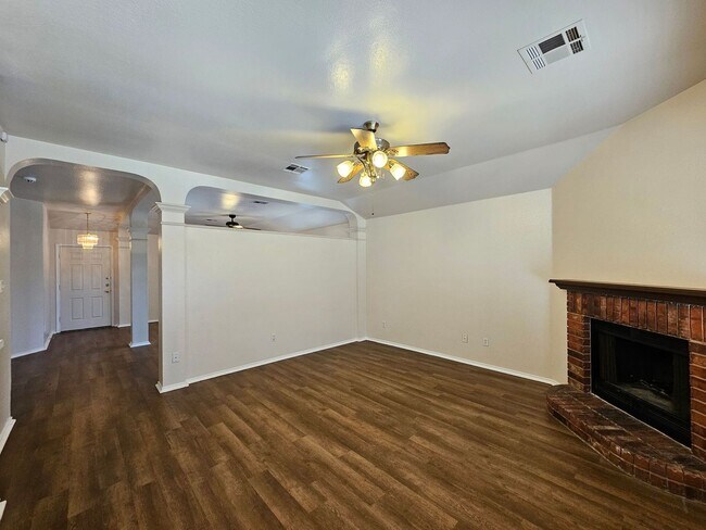Building Photo - 602 Del Mar Dr