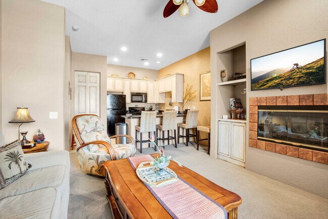 Building Photo - 50700 Santa Rosa Plz