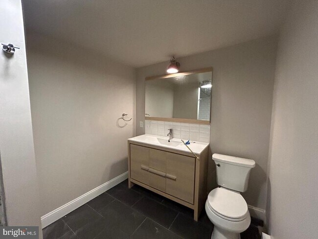 Building Photo - 900 N 29th St