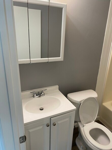 Building Photo - 12 Maple St