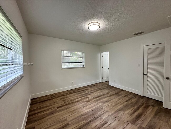 Building Photo - 3315 SW 15th Ave