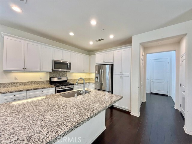 Building Photo - 14371 Cambria Ct