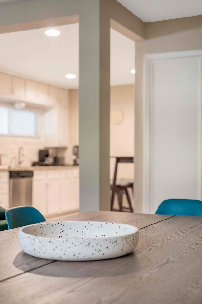 Building Photo - 1919 Puritan Dr