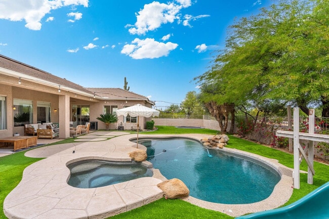 Building Photo - 5404 E Lonesome Trail