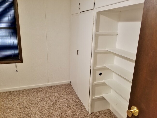 Building Photo - Very nice 3BR Rancher with appliances near Shunga Trails!