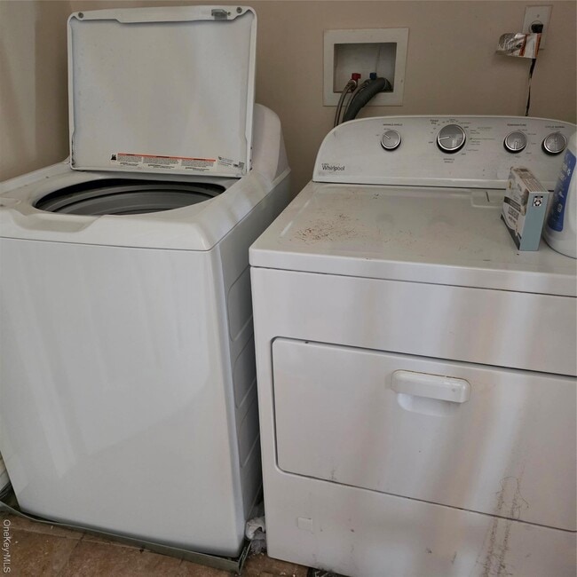 Building Photo - 3025 Sunrise Hwy