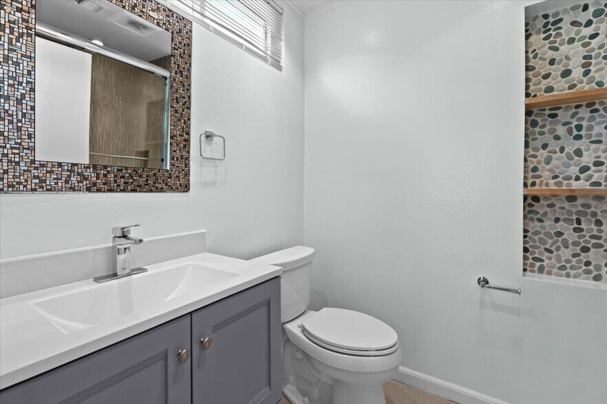 Building Photo - 2550 S Centinela Ave