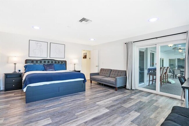 Building Photo - 4101 NE 24th Ave