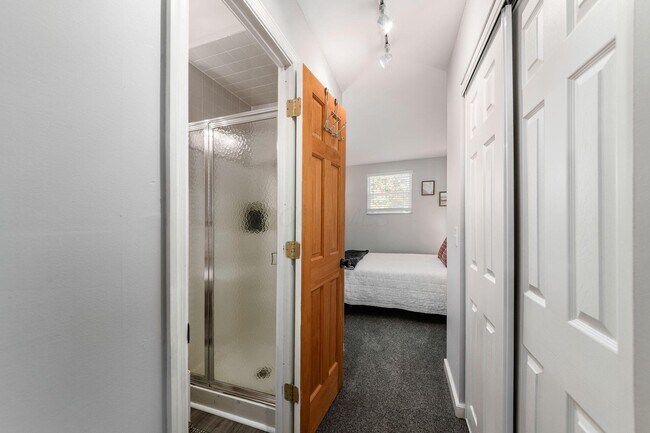 Building Photo - 190 E Dominion Blvd