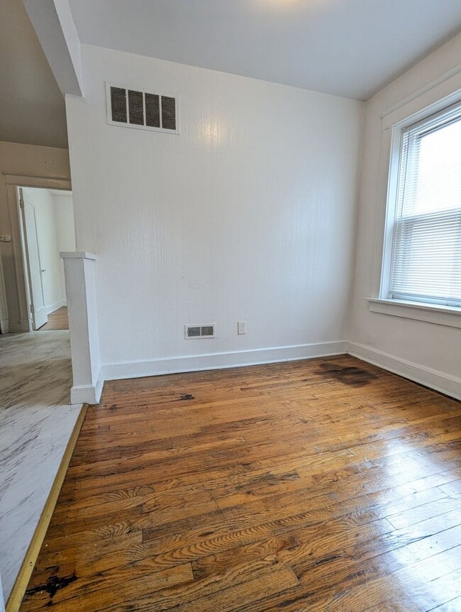 Building Photo - 2152-2154 Geyer