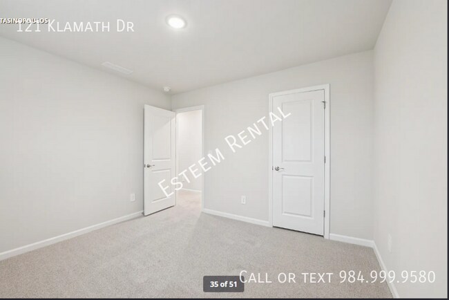 Building Photo - 121 Klamath Dr