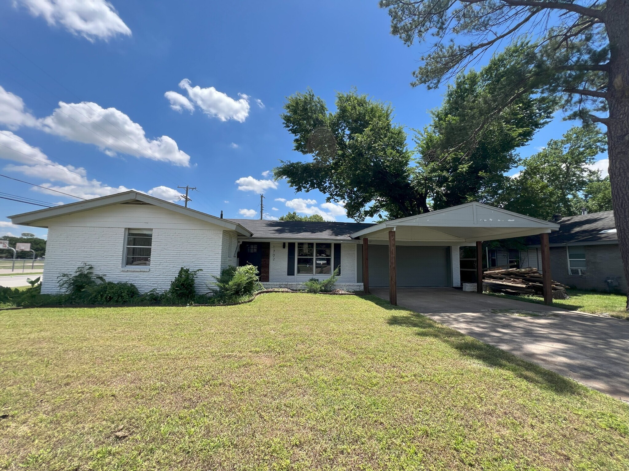 Building Photo - 1702 Bristol Ct N