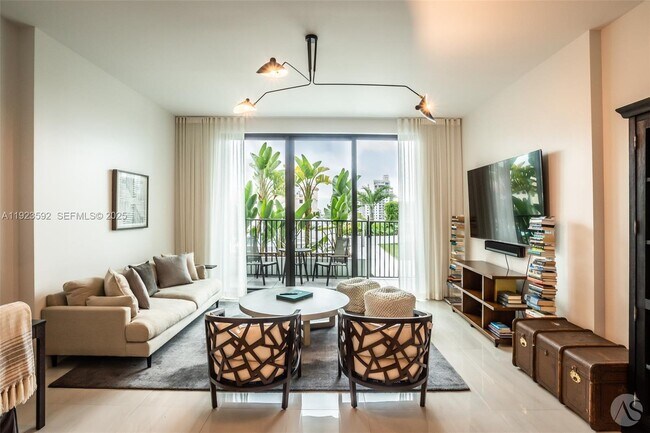 Building Photo - 275 Giralda Ave