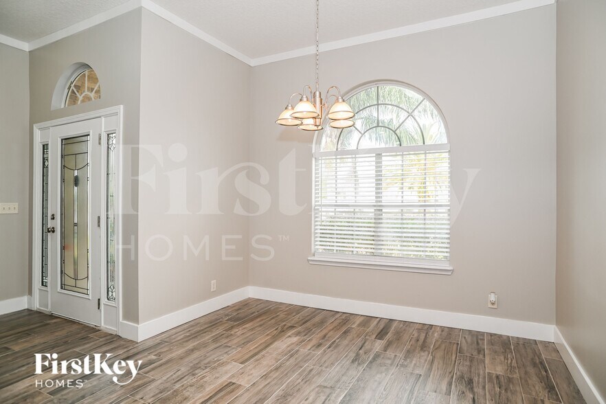 Building Photo - 2352 Chartley Ln S