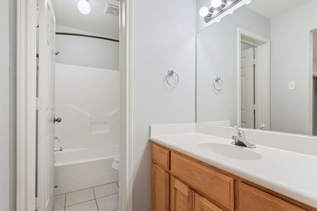 Building Photo - 10316 Hyacinth Ln
