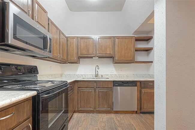 Building Photo - 1330 Augusta Dr
