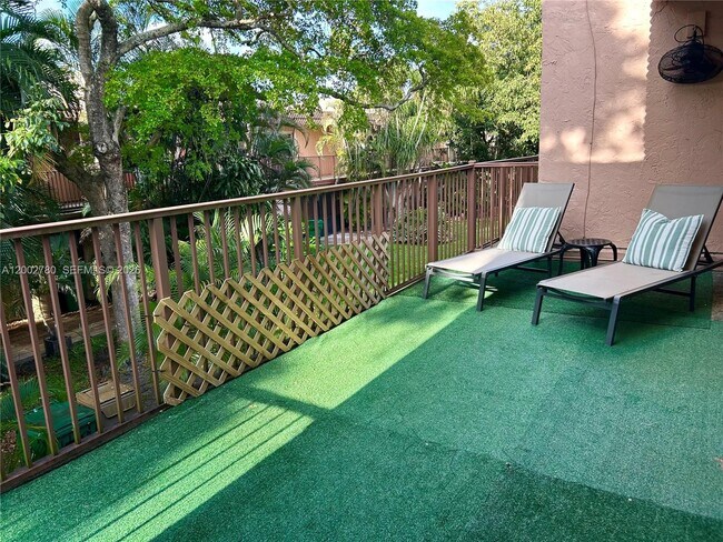 Building Photo - 10 Laredo Pl