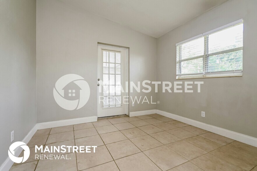 Building Photo - 3521 Schwalbe Dr