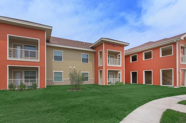 Building Photo - 315 Butterfly Garden Dr