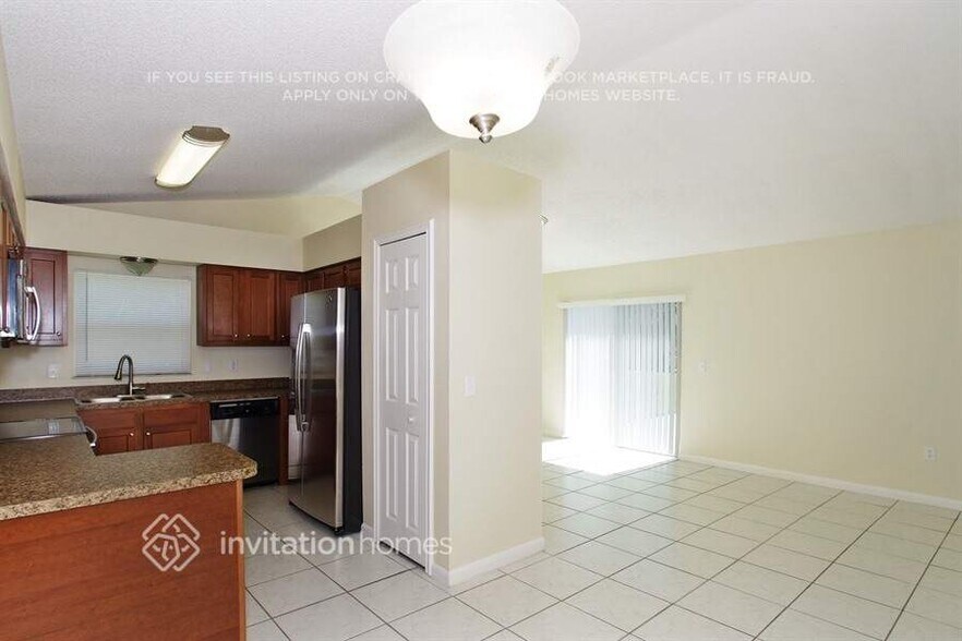 Building Photo - 3167 Windchime Cir S