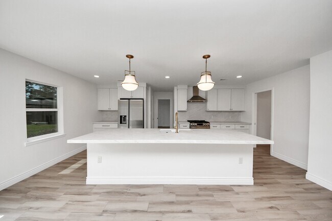 Building Photo - 10227 Metronome Dr