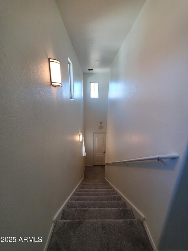 Building Photo - 20672 W White Rock Rd