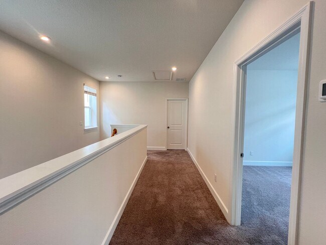 Building Photo - Gorgeous Furnished Home in Winter Garden!