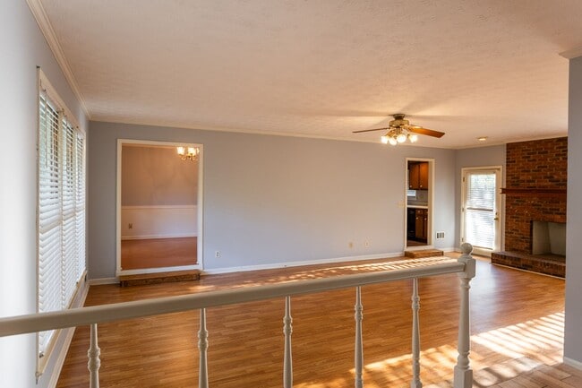 Building Photo - 3301 Sams Way SE