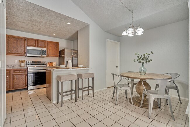 Building Photo - 23419 Summer Pine Dr