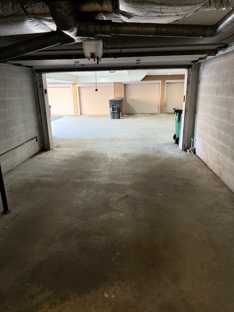 Building Photo - 3025 Woodlawn Dr