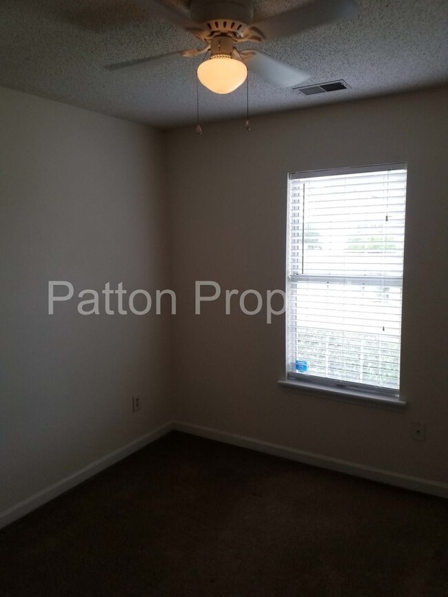Building Photo - Winslow Home