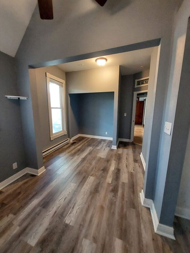 Building Photo - Large Main floor Duplex (1 Bed) Close to Uptown