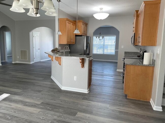 Building Photo - Woodbridge Pointe