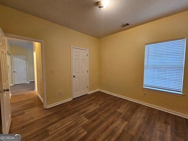 Building Photo - 206 Southwind Ln