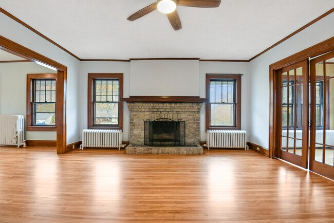 Building Photo - 3900 Sheridan Ave S
