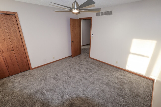 Building Photo - 5500 S 31st St