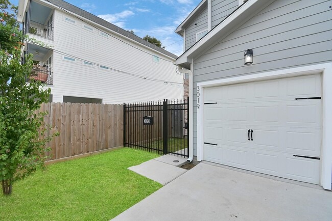 Building Photo - 3019 Elysian St