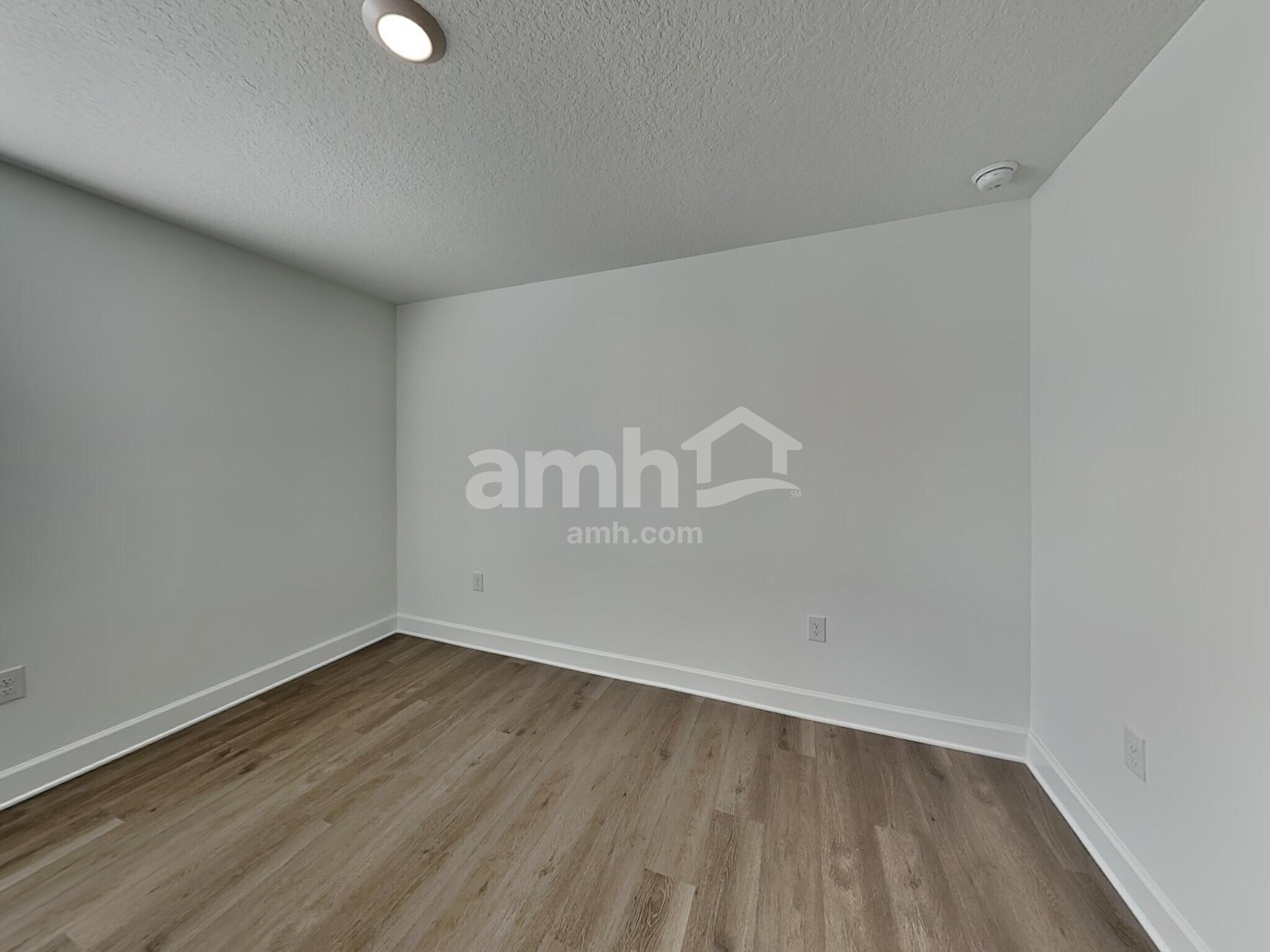 Building Photo - 3003 19th Ave W