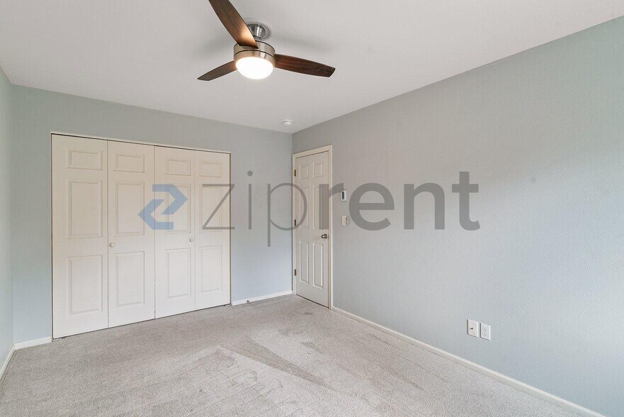 Building Photo - Unit C
