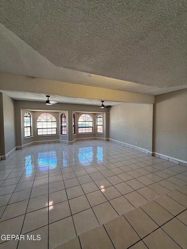 Building Photo - 11708 Sierra Azul Dr