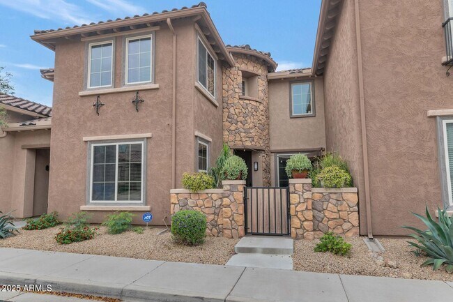 Primary Photo - 3911 E Cat Balue Dr
